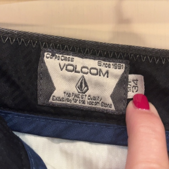 Volcom Men’s grey/ faded black pocketed long shorts size 34 - Picture 7 of 7